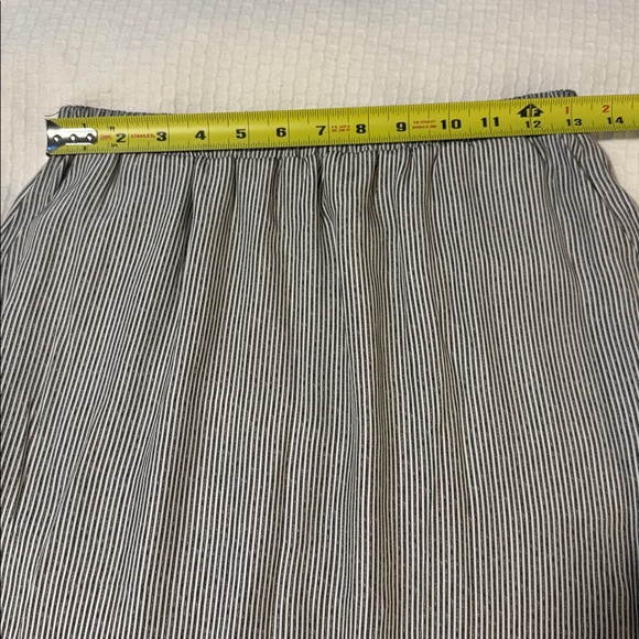 Gold Hawk - Elegant Black and Gray Lace Trim Skirt - Picture 10 of 10